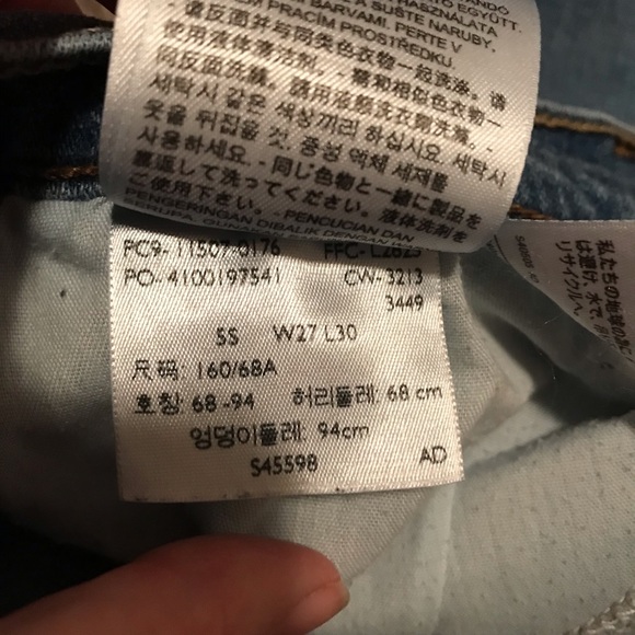 Levi’s Light Wash - Picture 3 of 6